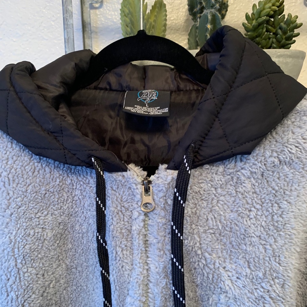 Furry jacket - Picture 6 of 8